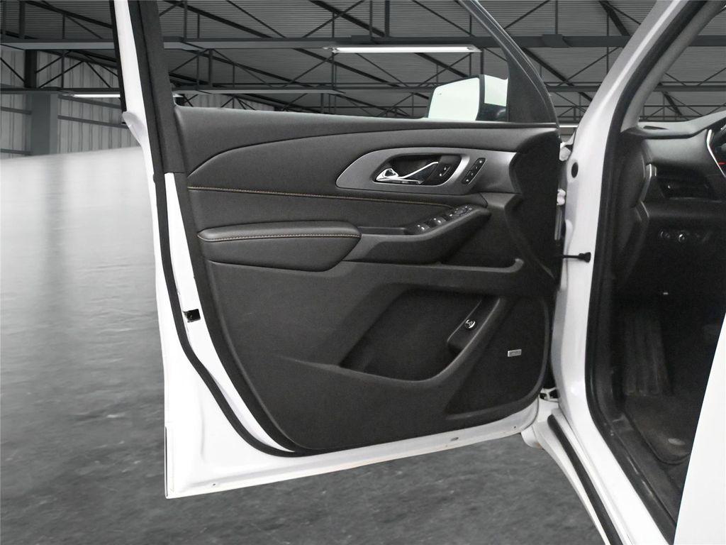 used 2021 Chevrolet Traverse car, priced at $23,700