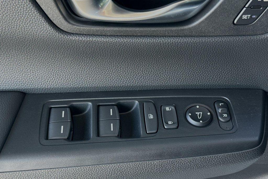 new 2025 Honda CR-V Hybrid car, priced at $40,600