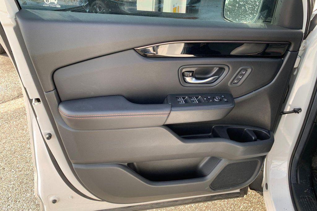 used 2025 Honda Pilot car, priced at $43,377