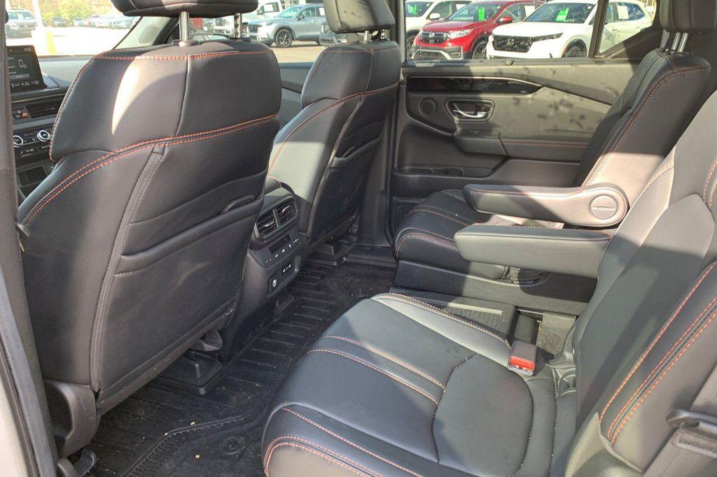 used 2025 Honda Pilot car, priced at $43,377