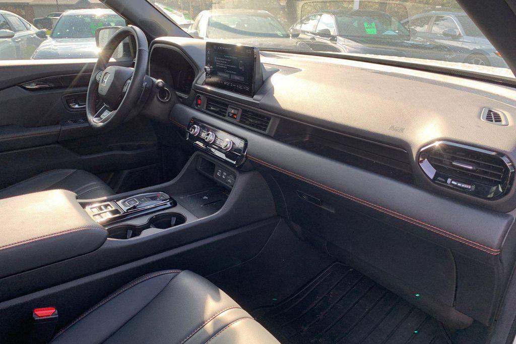 used 2025 Honda Pilot car, priced at $43,377