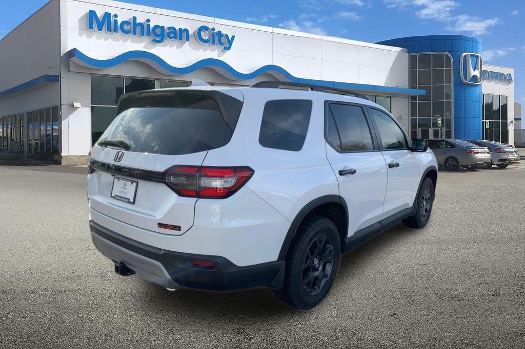 used 2025 Honda Pilot car, priced at $43,377
