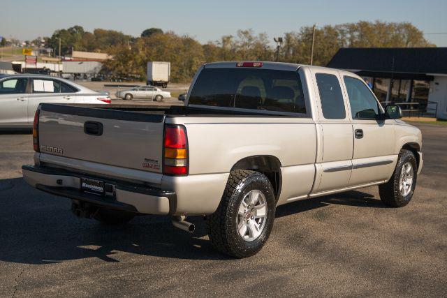 used 2006 GMC Sierra 1500 car, priced at $15,995