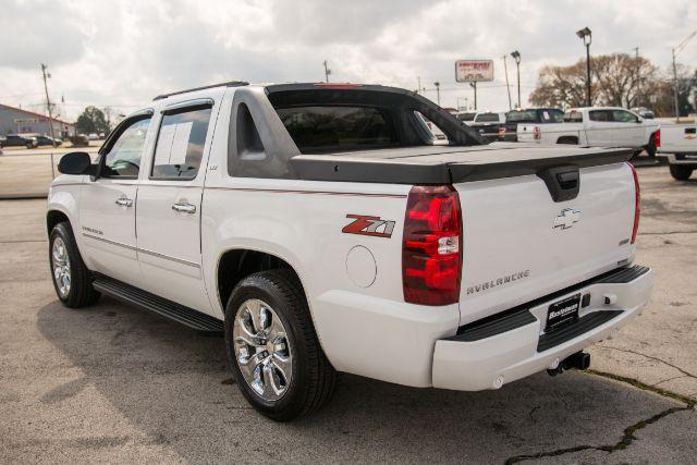 used 2009 Chevrolet Avalanche car, priced at $20,035