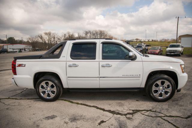used 2009 Chevrolet Avalanche car, priced at $20,035