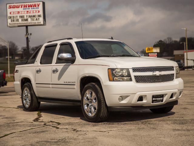 used 2009 Chevrolet Avalanche car, priced at $20,035