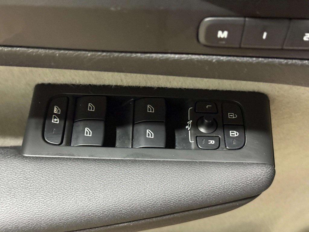 used 2020 Volvo XC40 car, priced at $21,179