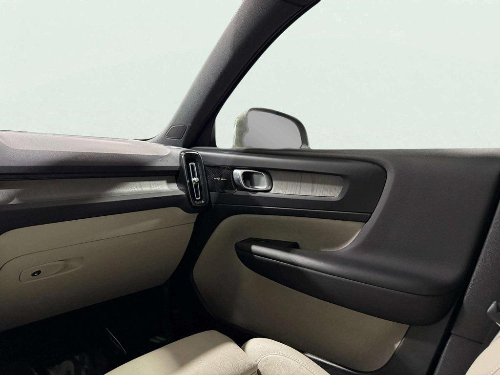 used 2020 Volvo XC40 car, priced at $21,179