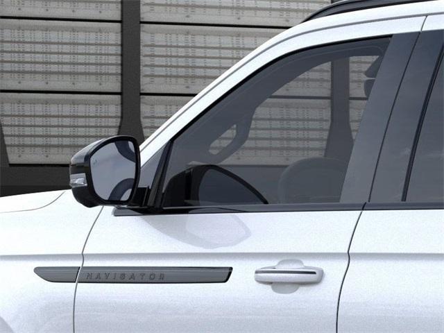 new 2025 Lincoln Navigator car, priced at $106,025