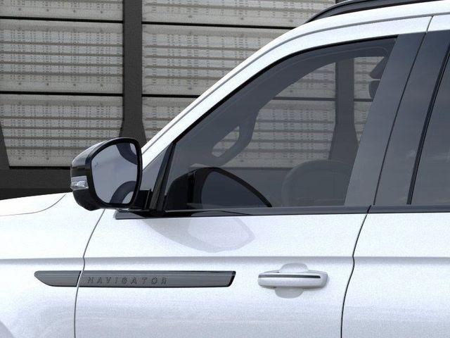 new 2025 Lincoln Navigator car, priced at $104,025