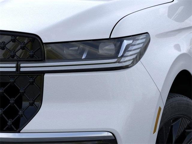 new 2025 Lincoln Navigator car, priced at $106,025