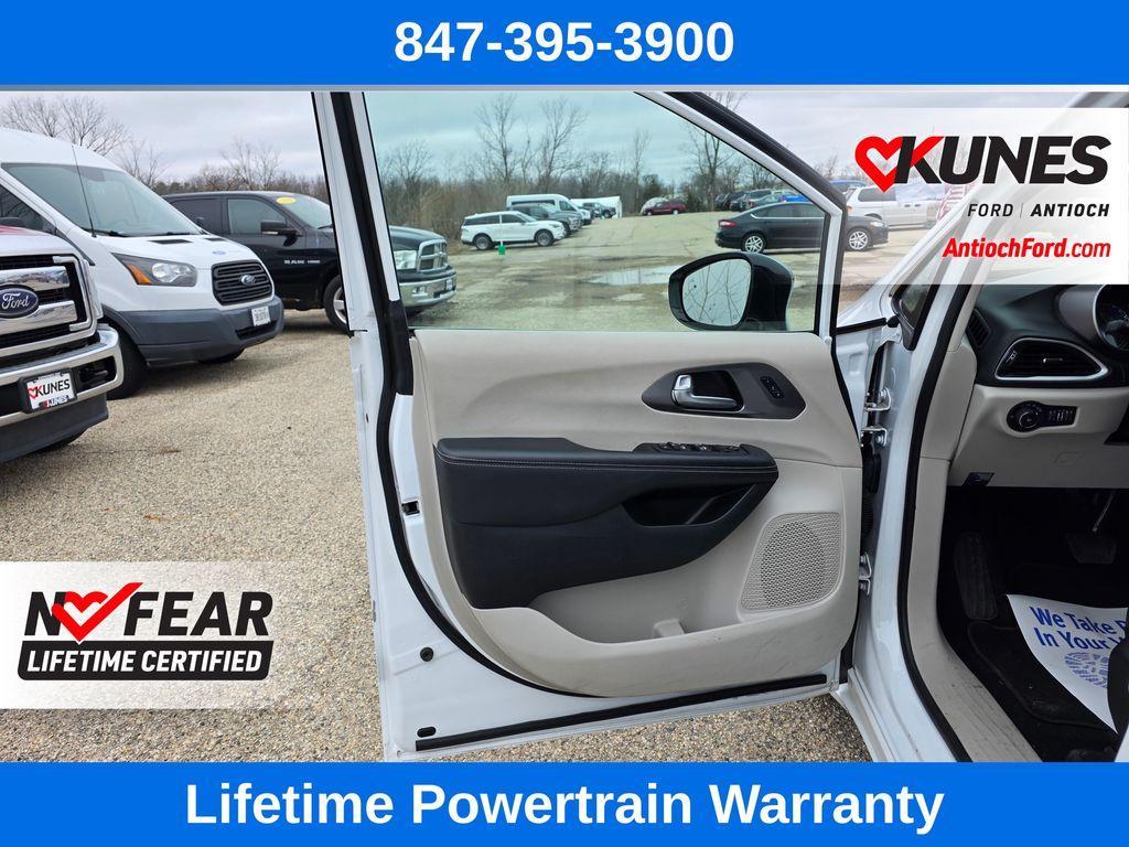 used 2024 Chrysler Pacifica car, priced at $25,763