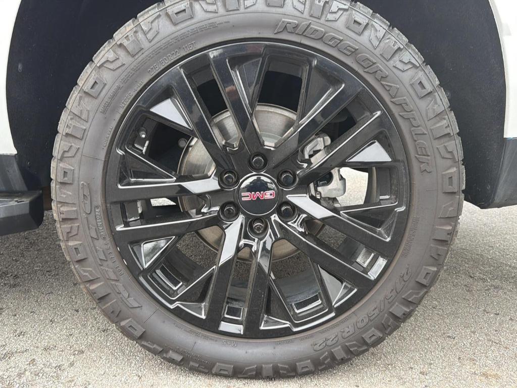 used 2023 GMC Yukon car, priced at $42,980