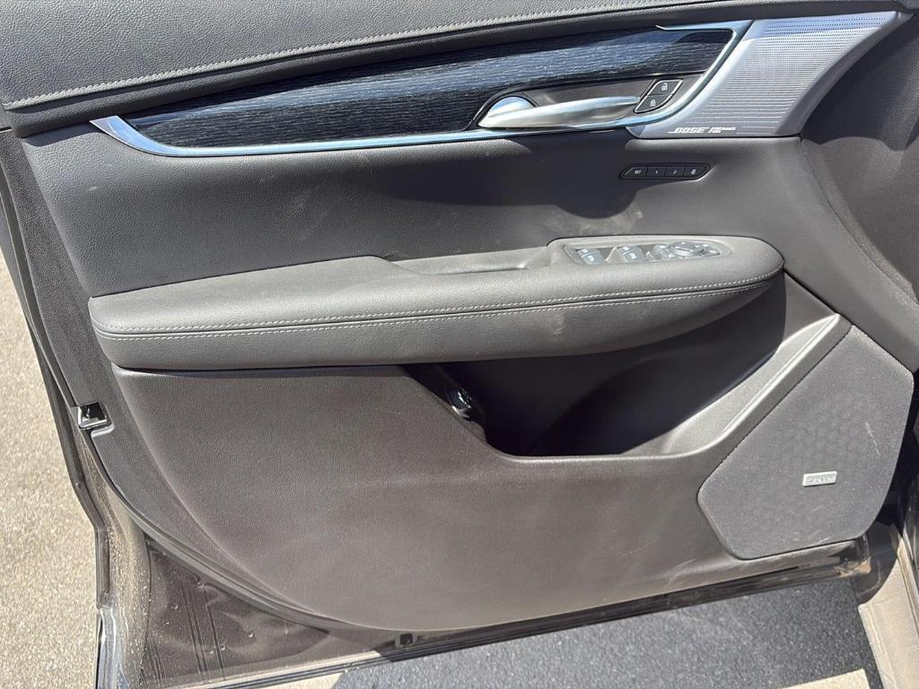 used 2025 Cadillac XT5 car, priced at $38,600