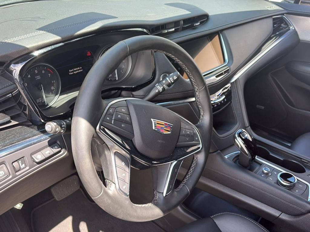 used 2025 Cadillac XT5 car, priced at $38,600