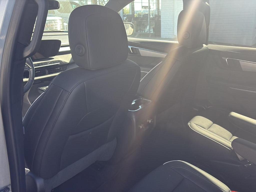 used 2025 Buick Enclave car, priced at $33,980