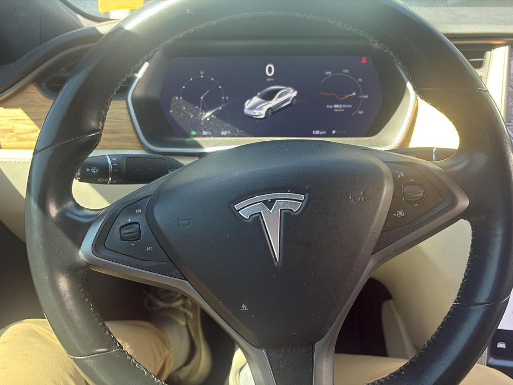 Tesla Model S view 10