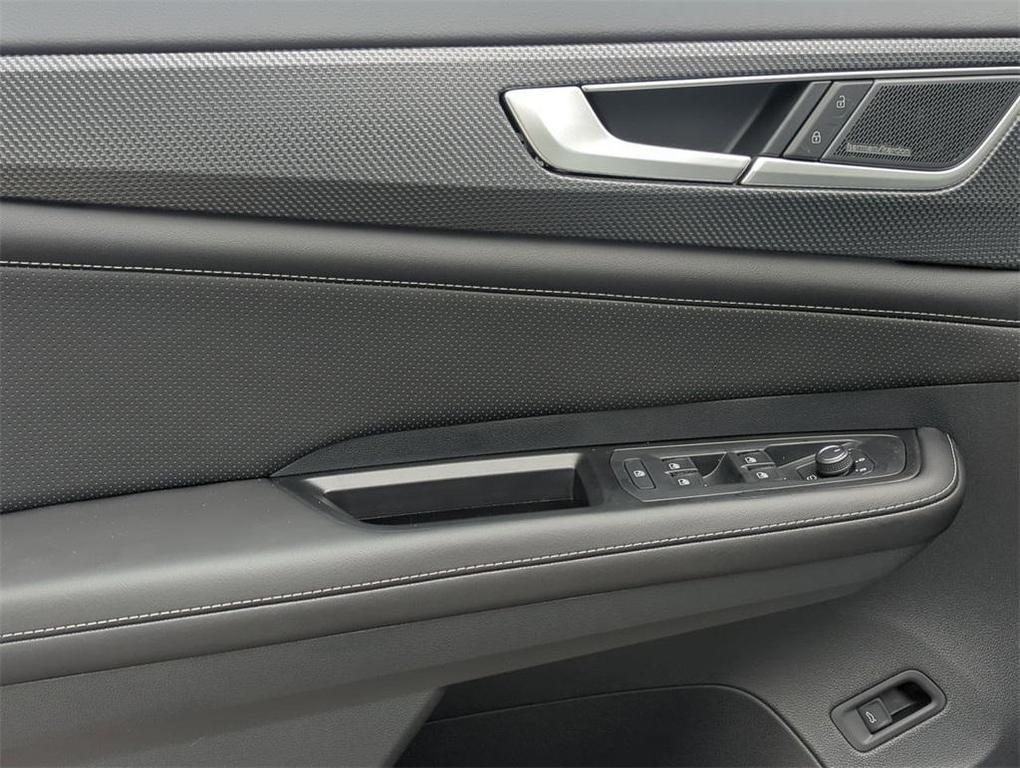 new 2026 Volkswagen Atlas Cross Sport car, priced at $52,197