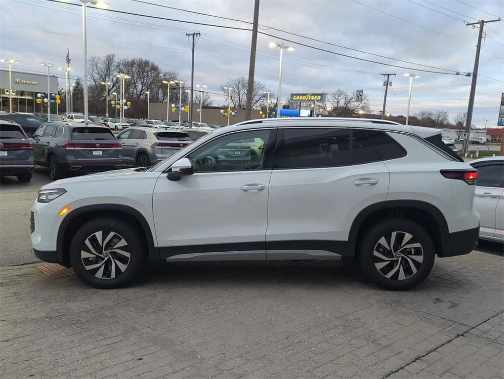 new 2026 Volkswagen Tiguan car, priced at $32,295