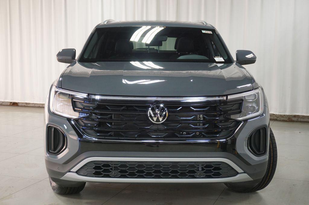 new 2026 Volkswagen Atlas Cross Sport car, priced at $43,843