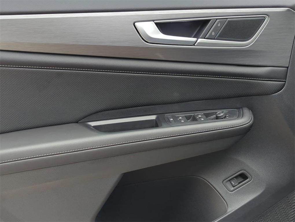 new 2026 Volkswagen Atlas Cross Sport car, priced at $43,894