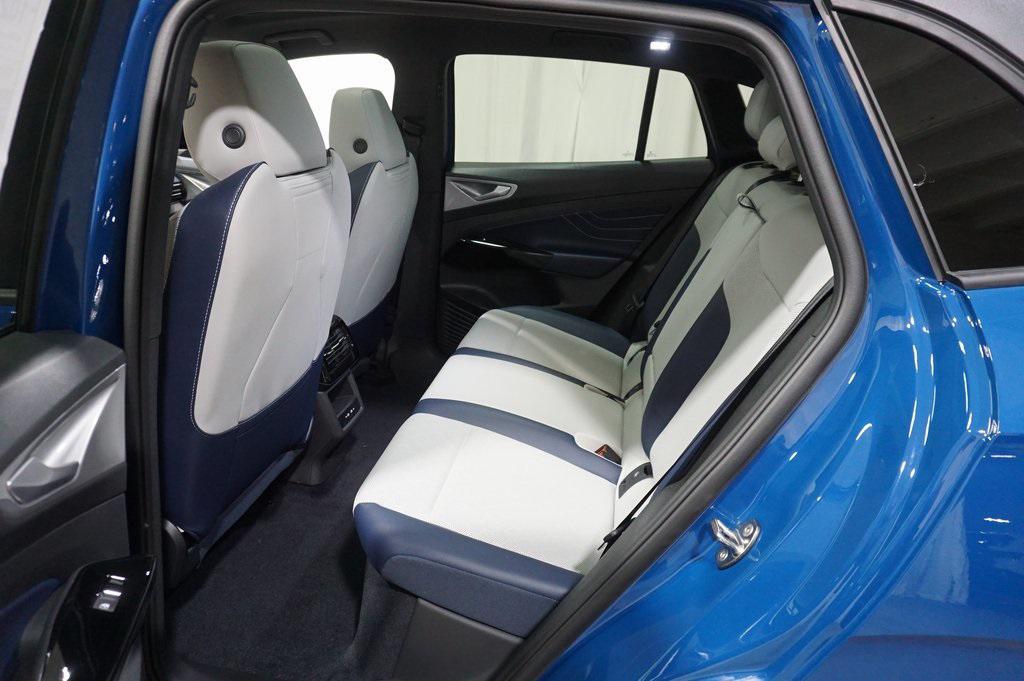new 2025 Volkswagen ID.4 car, priced at $47,540