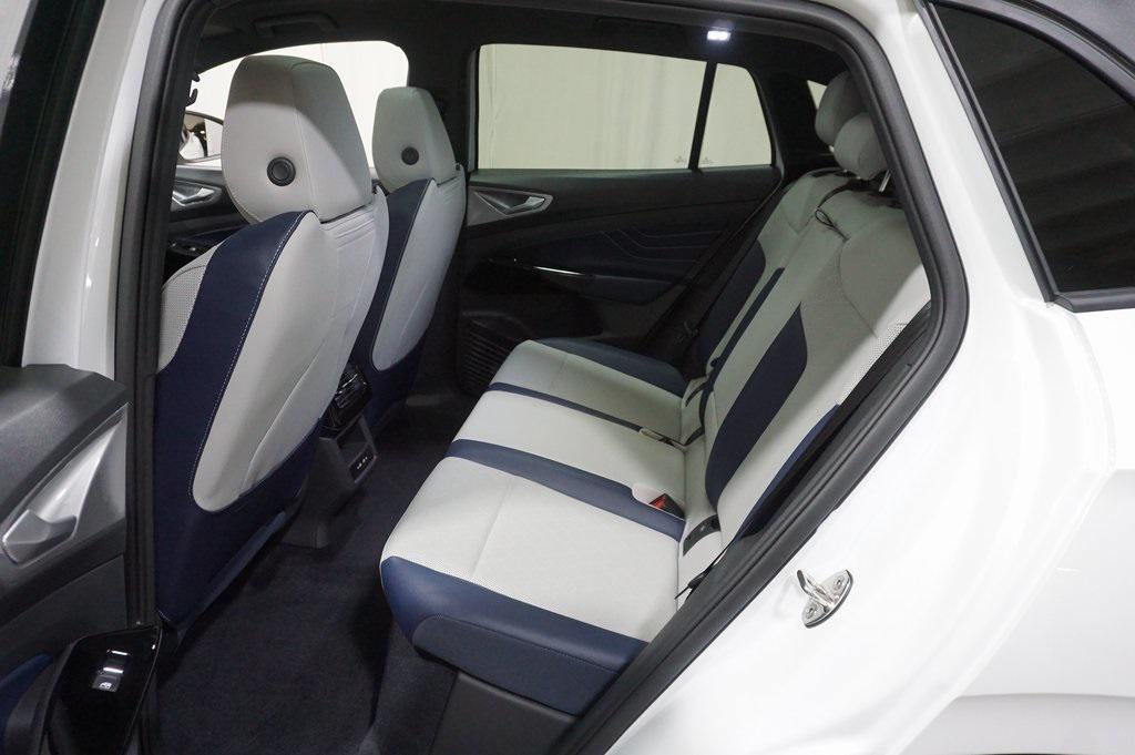 new 2025 Volkswagen ID.4 car, priced at $47,976