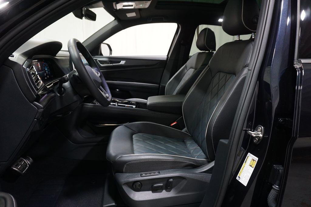 used 2025 Volkswagen Atlas Cross Sport car, priced at $43,400