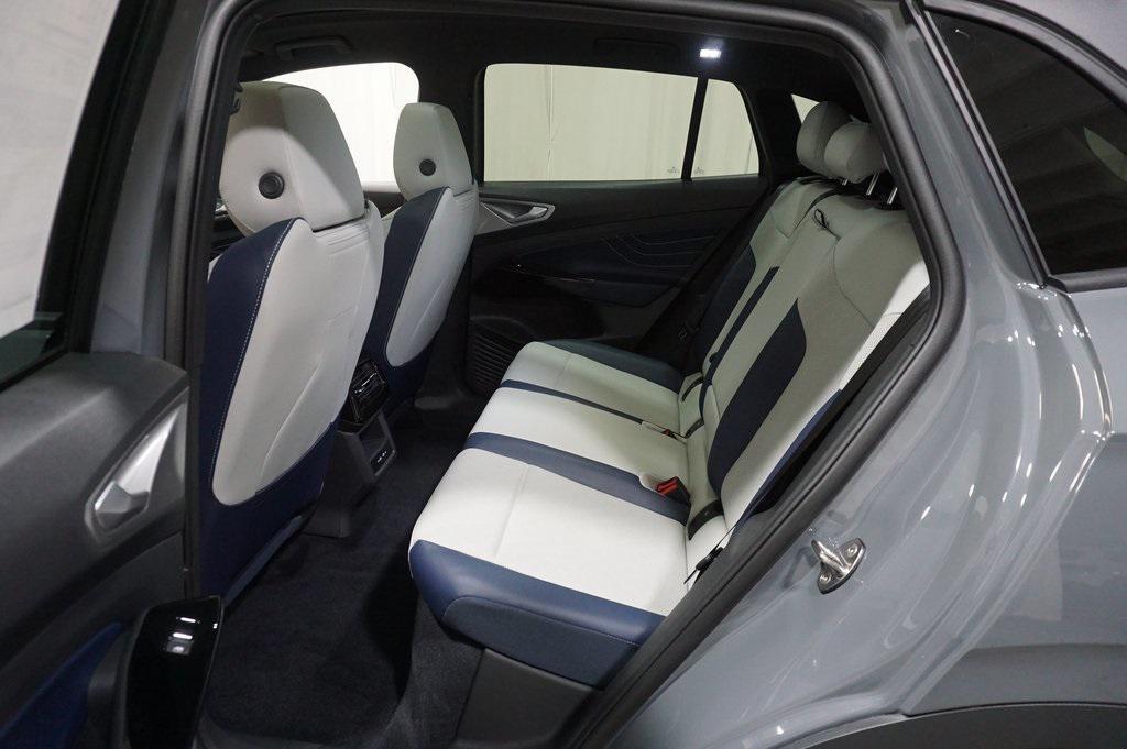 new 2025 Volkswagen ID.4 car, priced at $46,942