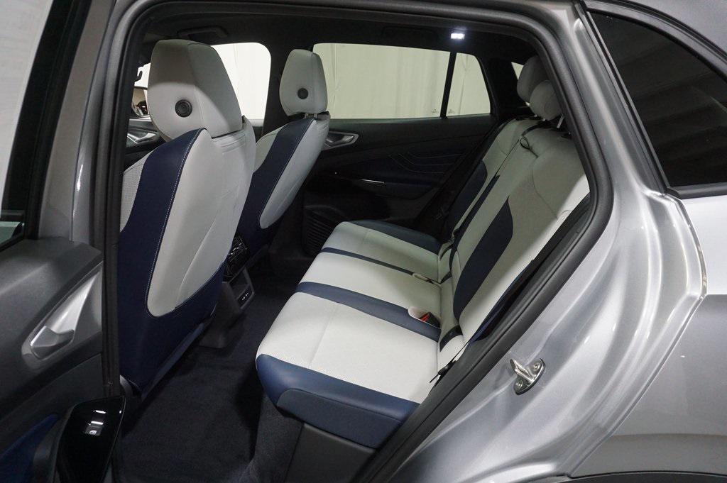 new 2025 Volkswagen ID.4 car, priced at $46,942