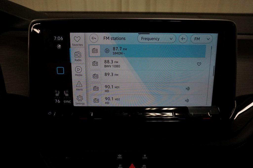 new 2025 Volkswagen Atlas Cross Sport car, priced at $38,309