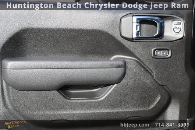 used 2025 Jeep Gladiator car, priced at $39,800