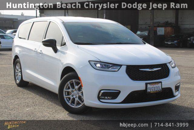 used 2026 Chrysler Pacifica car, priced at $32,990