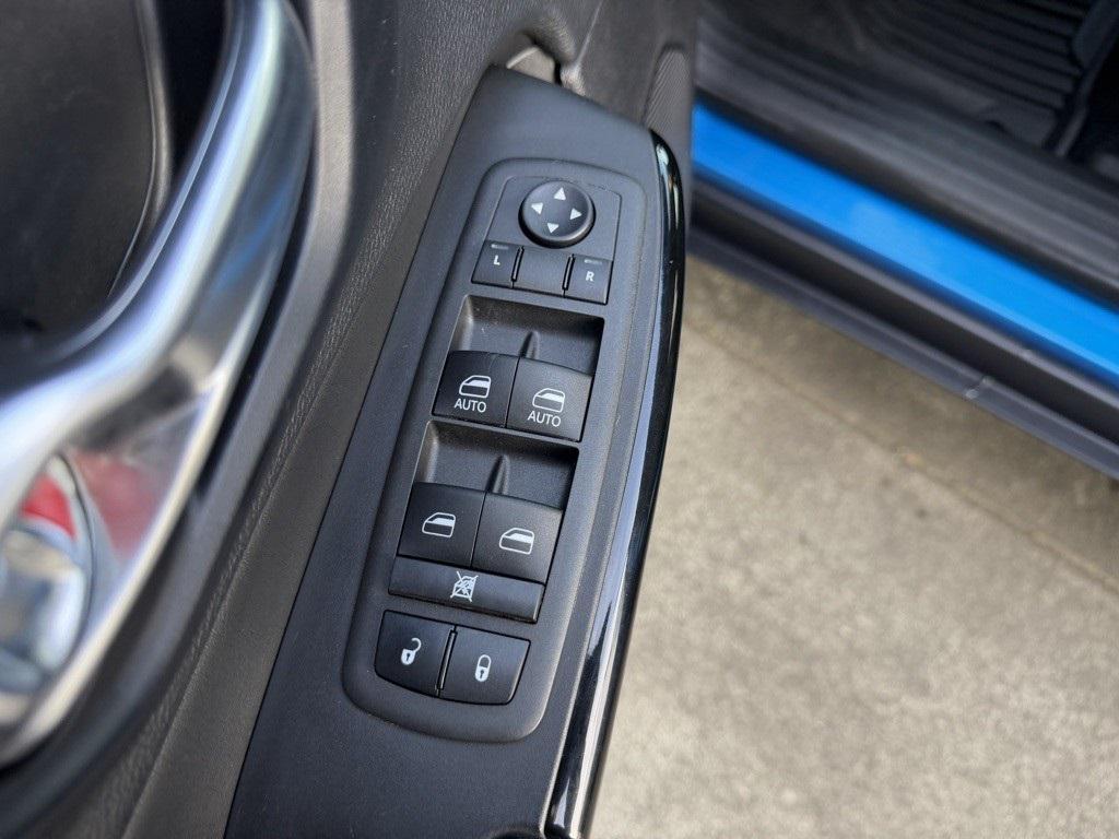 used 2023 Jeep Cherokee car, priced at $19,590