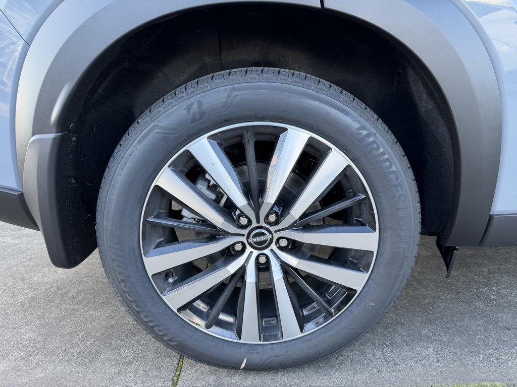 new 2025 Nissan Pathfinder car, priced at $46,823