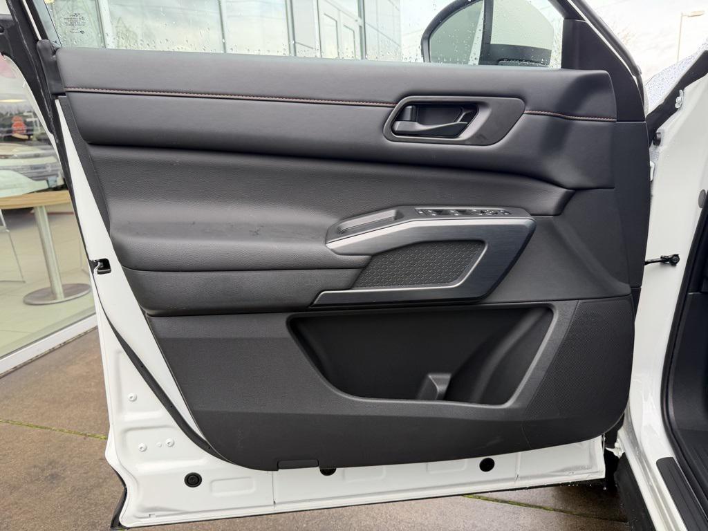 new 2025 Nissan Pathfinder car, priced at $39,267
