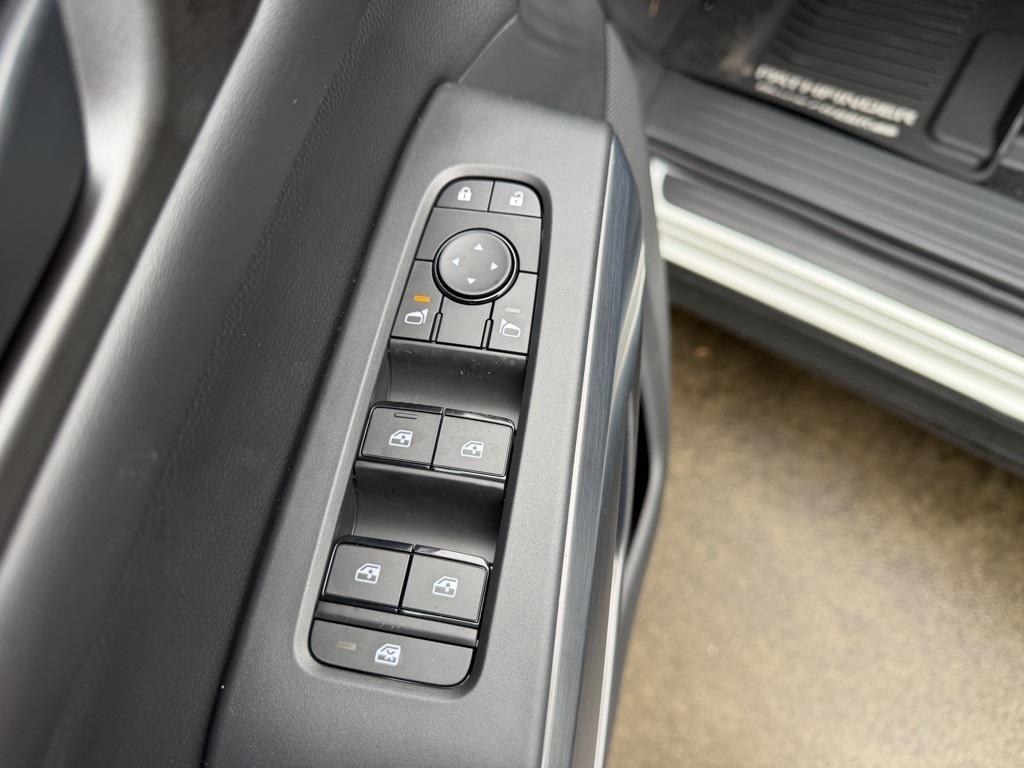 new 2025 Nissan Pathfinder car, priced at $39,267