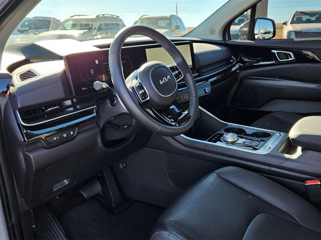 used 2025 Kia Carnival Hybrid car, priced at $43,924