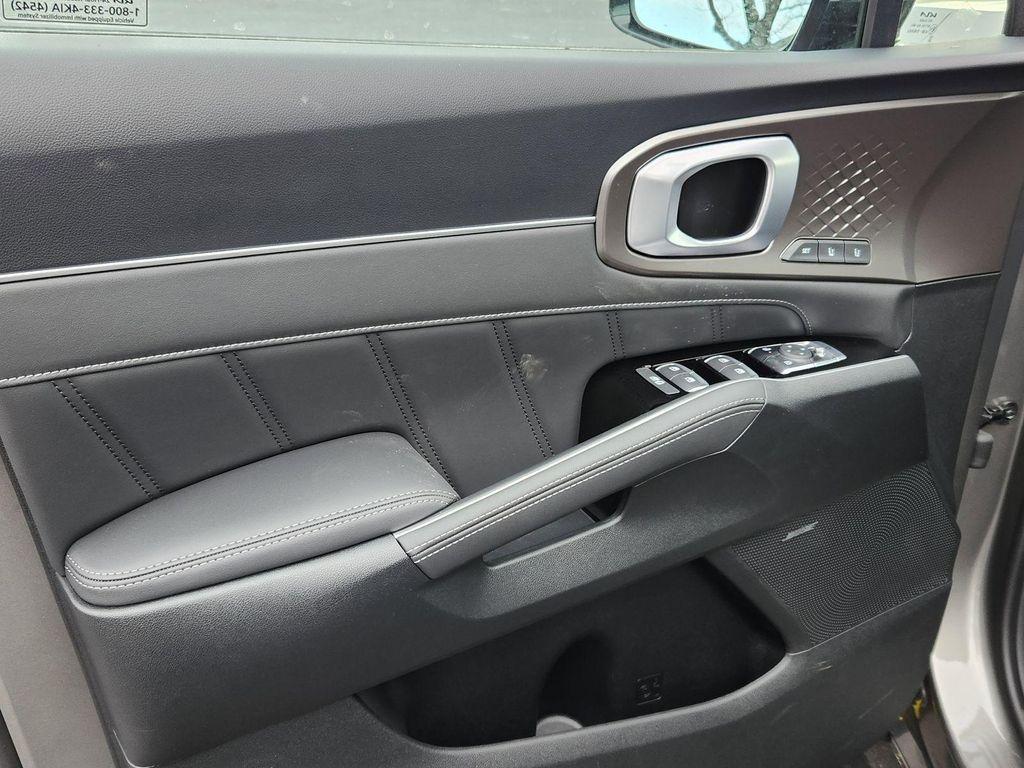 new 2026 Kia Sorento Hybrid car, priced at $43,542