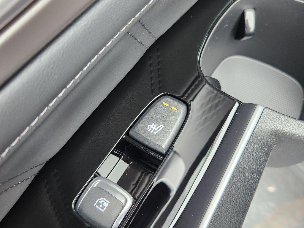 new 2026 Kia Sorento Hybrid car, priced at $43,542