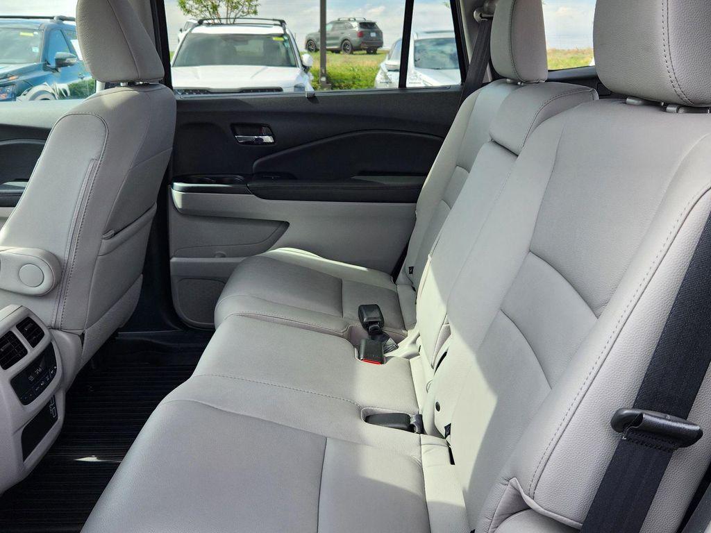 used 2022 Honda Pilot car, priced at $28,379