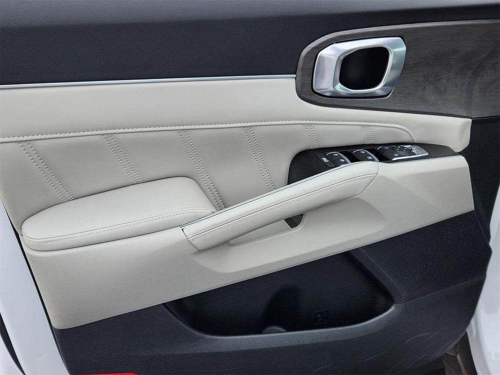 used 2025 Kia Sorento car, priced at $36,376