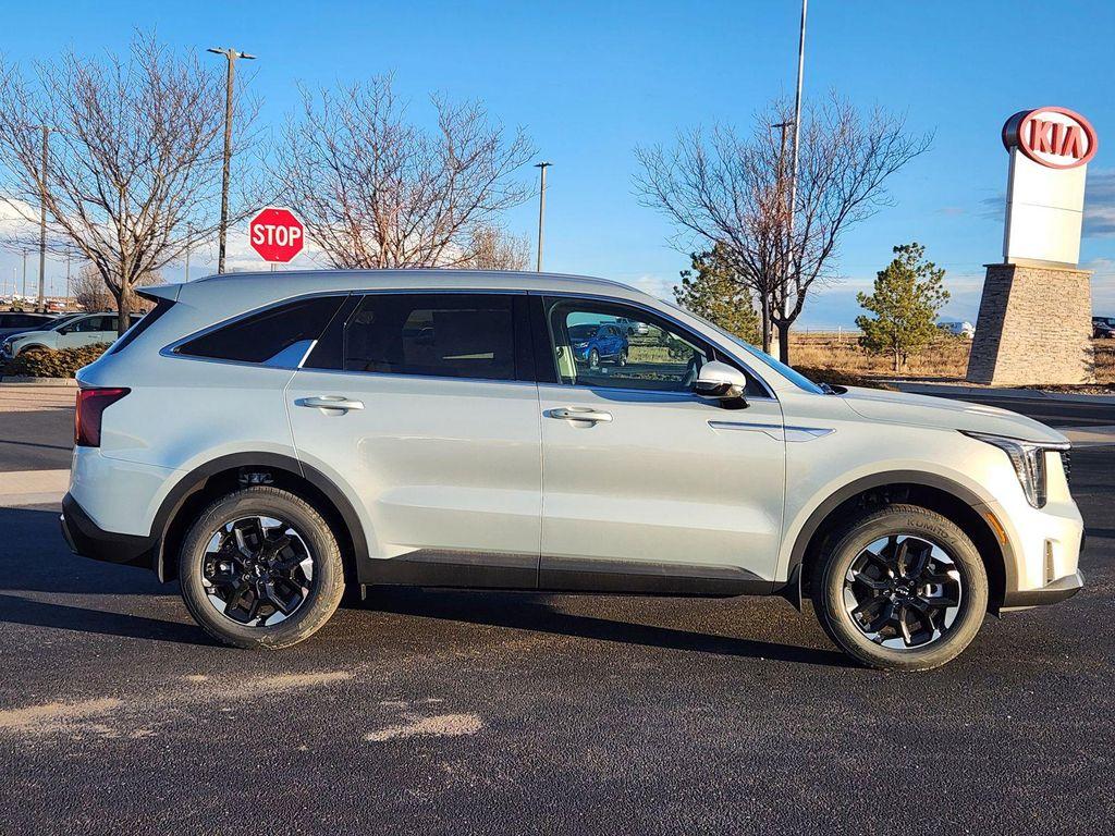 new 2026 Kia Sorento car, priced at $33,173