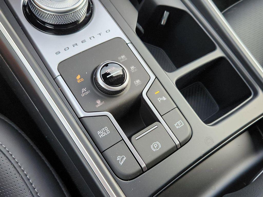 new 2026 Kia Sorento Hybrid car, priced at $38,541