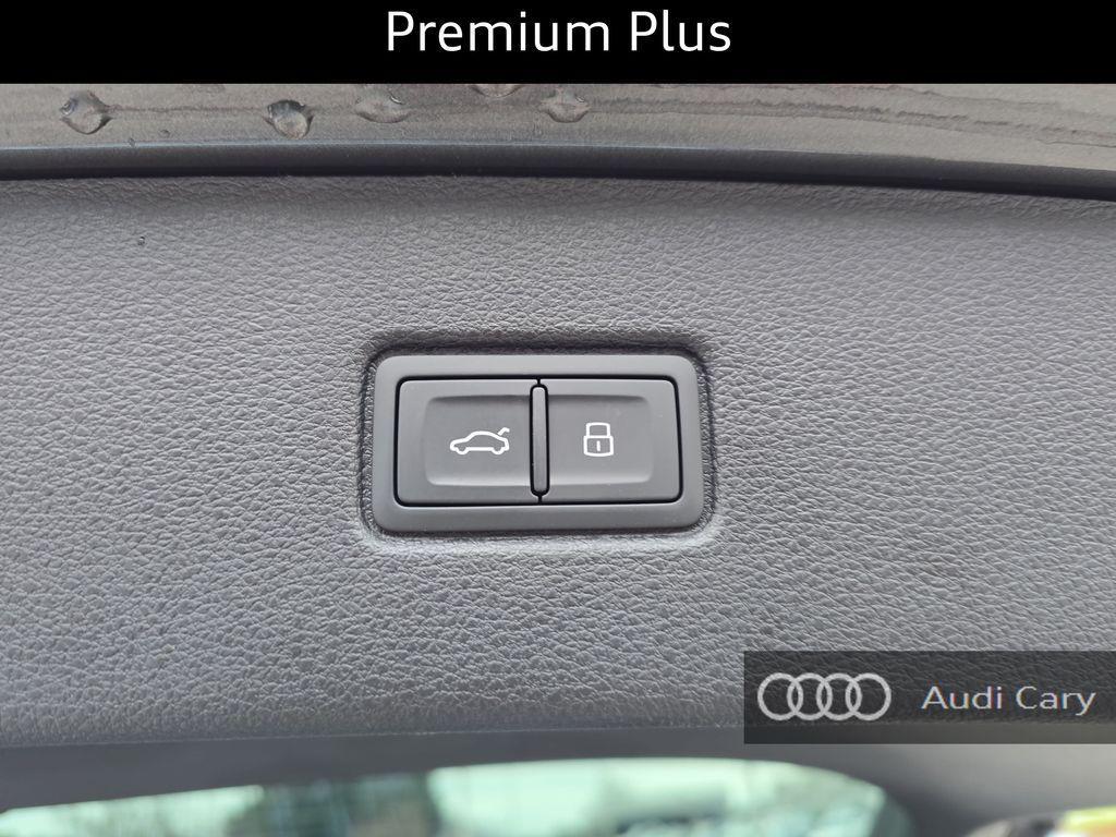 new 2025 Audi Q7 car, priced at $70,186