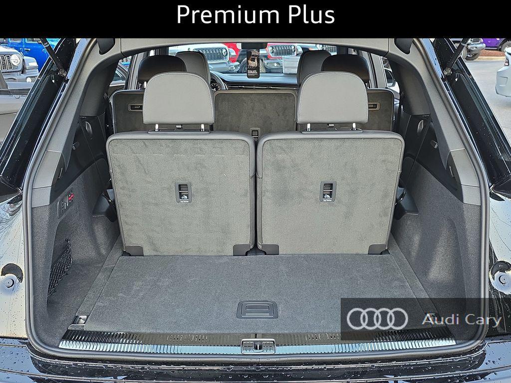 new 2026 Audi Q7 car, priced at $70,666