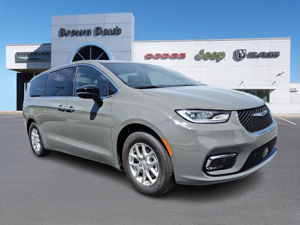 new 2025 Chrysler Pacifica car, priced at $43,970