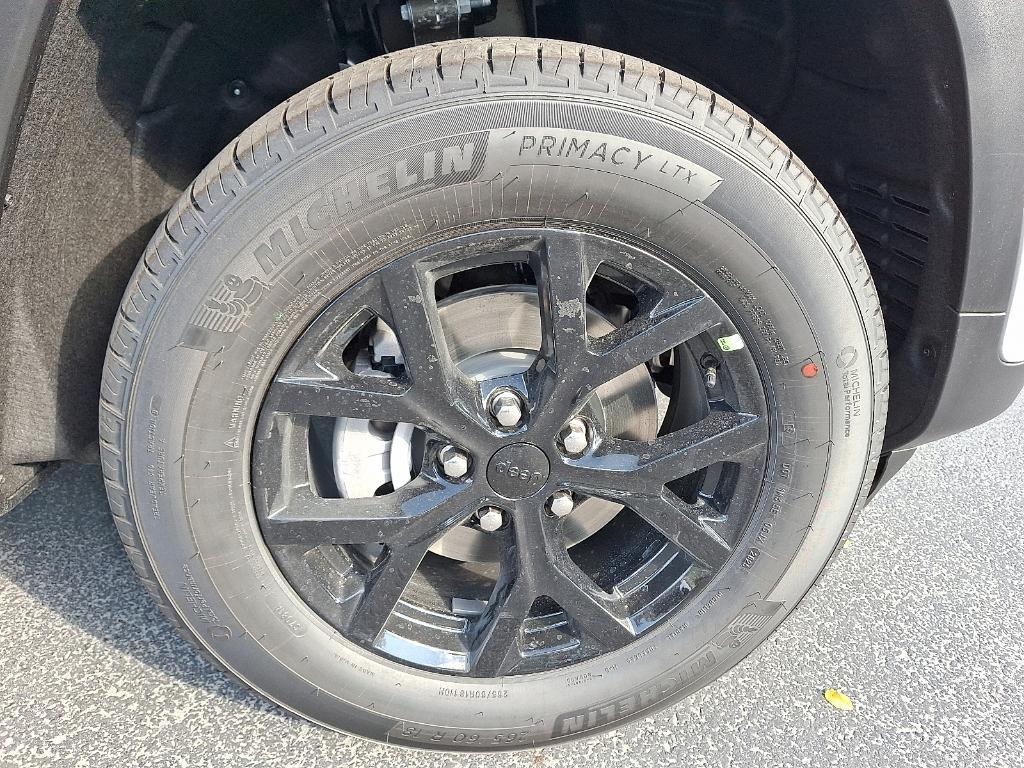 new 2025 Jeep Grand Cherokee car, priced at $46,730