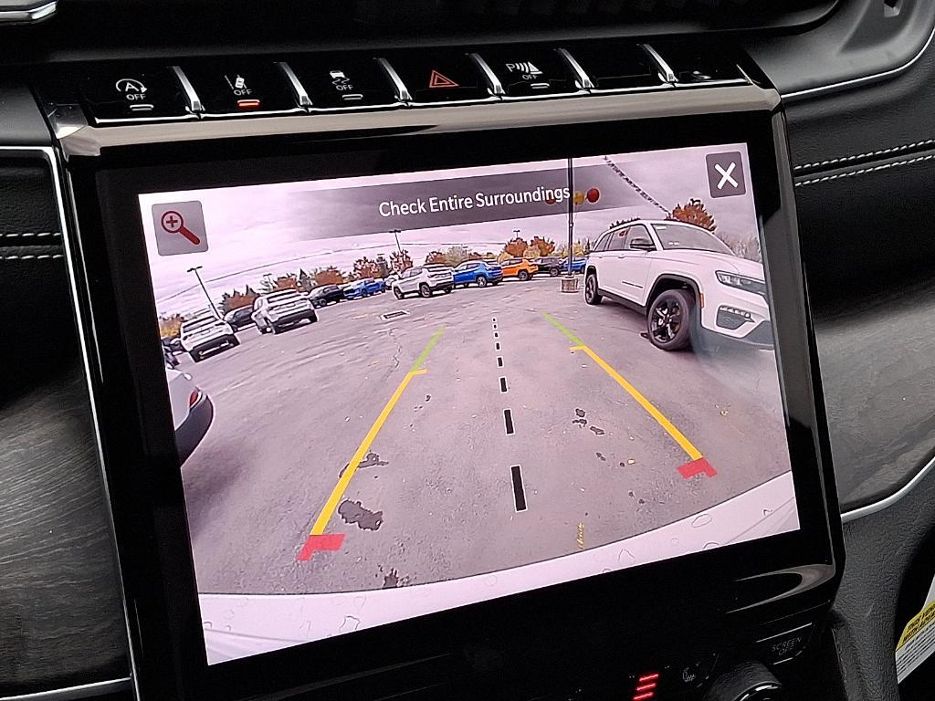 new 2025 Jeep Grand Cherokee car, priced at $53,915