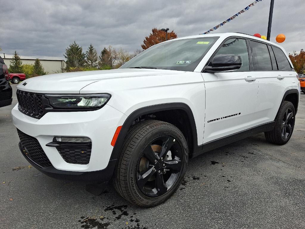 new 2025 Jeep Grand Cherokee car, priced at $53,915